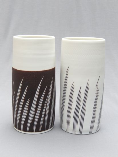 Vases noir et blanc, hauteurs: 19,5 cm